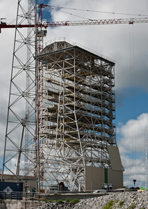 Мобильная башня обслуживания. Фото Arianespace