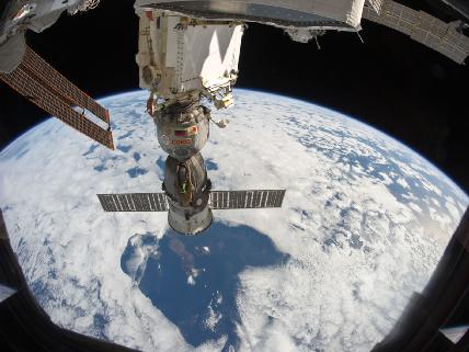 Союз ТМА-19 на МКС. Фото НАСА