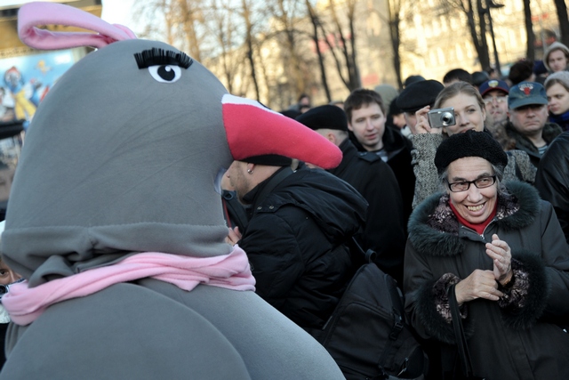 До сих пор непонятно, чьим сторонником был человек-птица