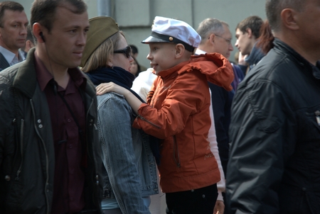 И делится впечатлениями в личном общении...