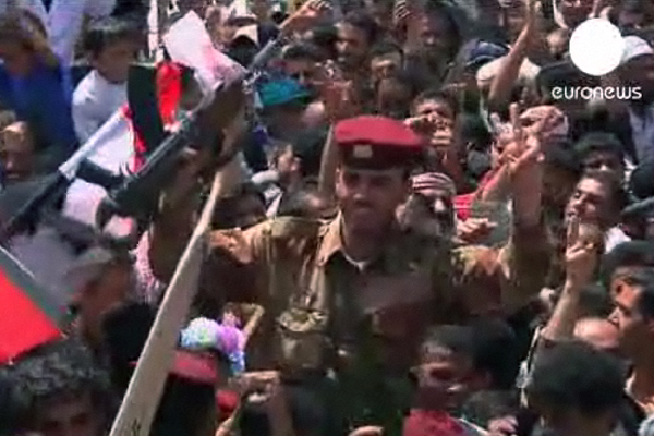 Массовые гуляния в Йемене. Кадр: euronews