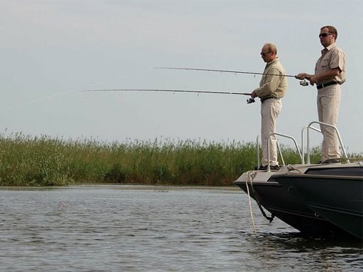 Дмитрий Медведев и Владимир Путин на рыбалке.