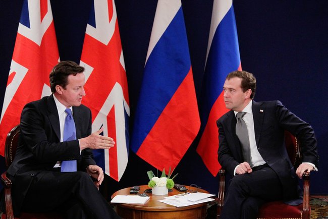 Дэвид Кэмерон и Дмитрий Медведев в Довиле (слева направо). Фрагмент фото пресс-службы президента России