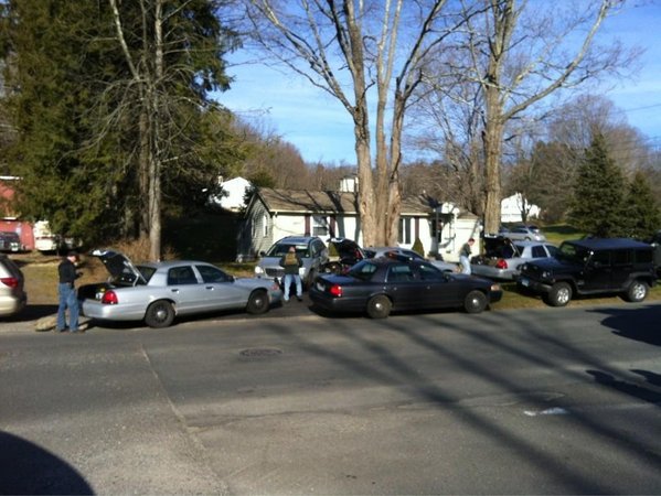 Полиция оцепила квартал вокруг школы