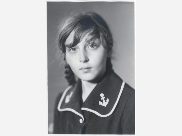 Лена Землинская в 12 лет
