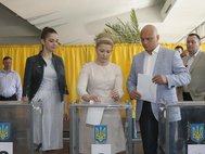 Юлия Тимошенко голосует на выборах президента Украины