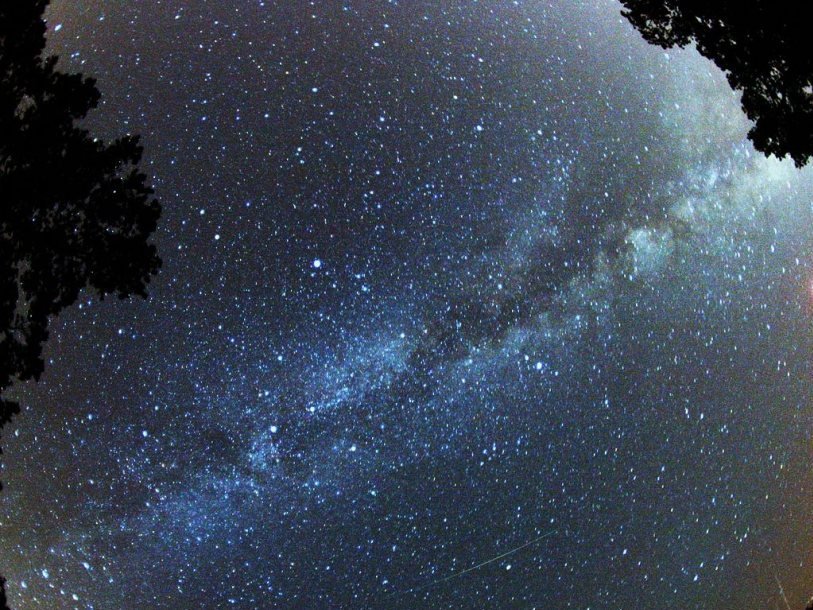 Звёздное небо и космос в картинках - Страница 16 Ps_1024px-Perseid_and_Milky_Way_1405072596.jpg.814x610_q85