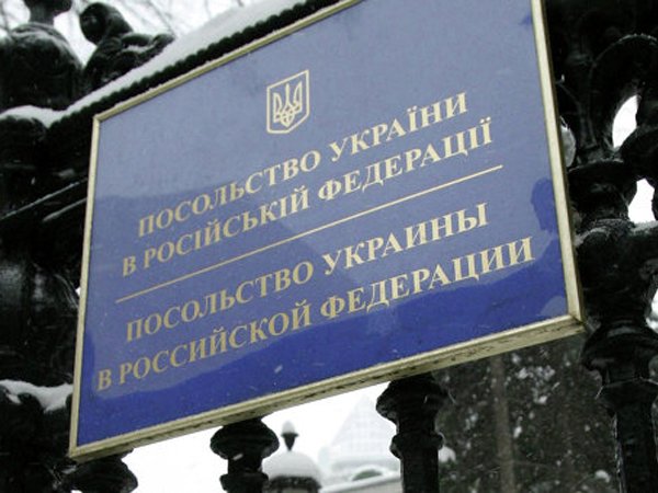 У посольства Украины в Москве задержали буддийских монахов У посольства Украины в Москве задержали буддийских монахов
