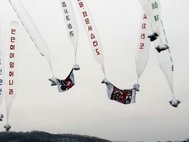 Южнокорейские активисты запустили воздушные шары в КНДР