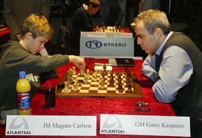 Март 2004 года. Будущий чемпион мира 13-летний Магнус Карлсен играет с Гарри Каспаровым