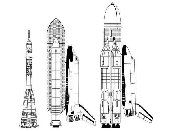 Справа: ракета-носитель «Энергия» с МТКК «Буран»