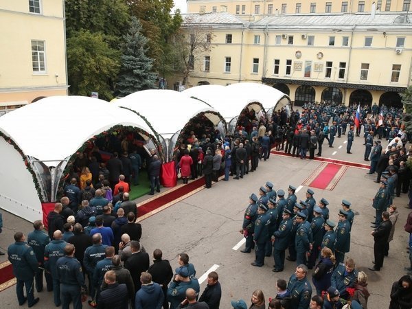прощание с пожарными фото