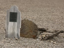 Могила Джона Хартнелла на острове Бичи