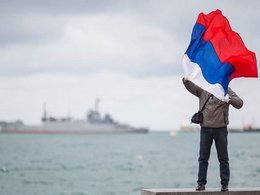 Российский флаг в Крыму