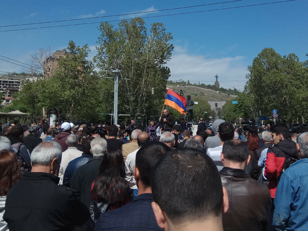 Армения в попытке уклониться от революции