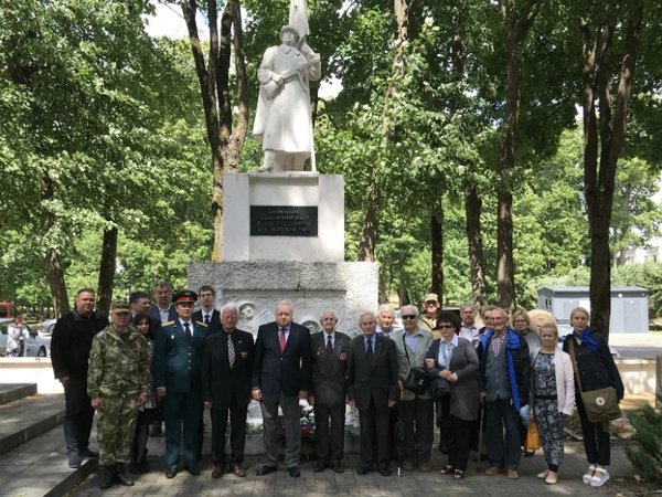 Делегация РФ на воинском мемориале в Литве