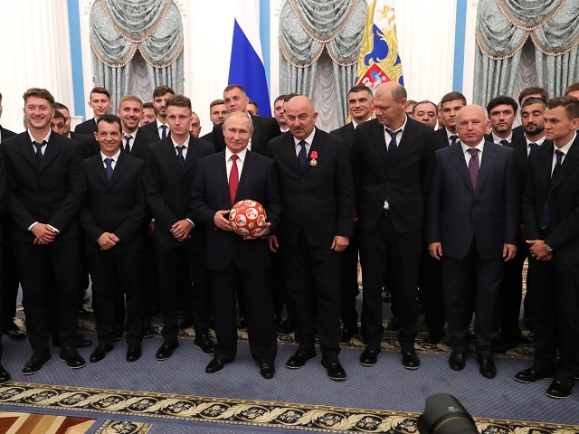 Награждение членов и тренеров сборной РФ по футболу в Кремле