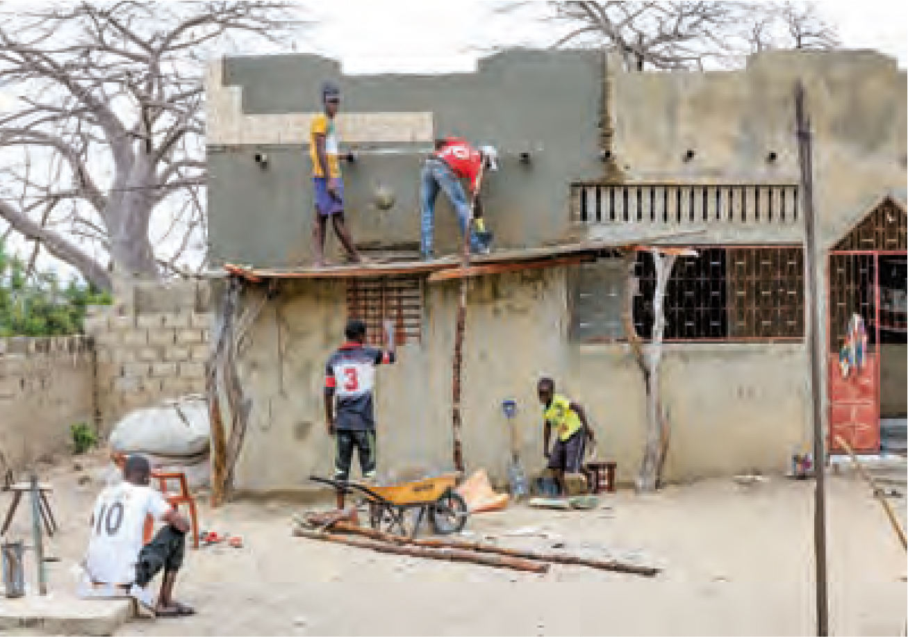  Профессиональный самострой? Надстройка жилого дома. Джиняк/Сенегал (2020). Автор Philipp Meuser