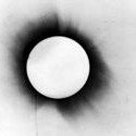 Солнечное затмение 1919 г. Негатив Эддингтона (опубликовано в Википедии)