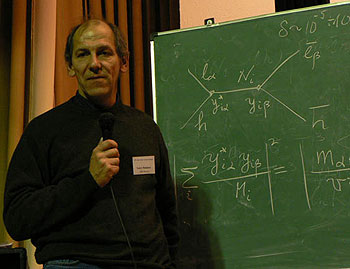 Фотография В.А. Рубакова со страницы Зимней школы по физике (34th ITEP, 21 февраля - 1 марта 2006 г.).