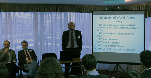 Эдуард Понарин, Даниил Александров, Рональд Инглхарт на конференции в СПб, 16 декабря 2010 г.