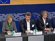 Борис Немцов в Европарламенте. Кадр: greenmediabox.eu
