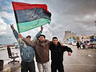 Жители Бенгази на улице города. Фото: Андрей Стенин/РИА Новости