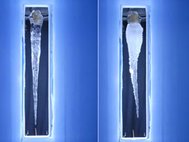 Скриншоты с видеозаписей экспериментов. Слева – идеальная сосулька, выросшая из дистиллированной воды, а справа – из водопроводной