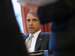 Барак Обама общается со своими советниками, апрель 2011 года. Фото с сайта Белого Дома (www.whitehouse.gov).