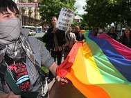 Участники несанкционированного шествия представителей сексуальных меньшинств. Фото: Василий Максимов/Коммерсантъ