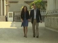 Уильям и Кейт у Букингемского дворца. Кадр Sky News