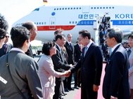 Ли Мен Бак прибывает в Берлин. Фото: english.president.go.kr