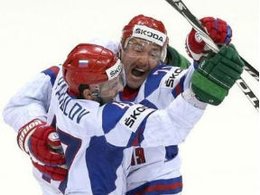 Александр Радулов и Илья Ковальчук (слева направо) празднуют победный гол. Фото: fhr.ru