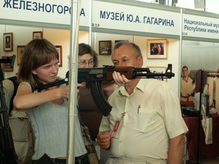 Стенд музея Калашникова