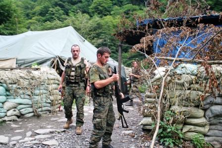 Грузинские солдаты в Кодорском ущелье