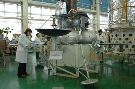Макет АМС Фобос-Грунт в цехе НПО Лавочкина, сентябрь 2006
