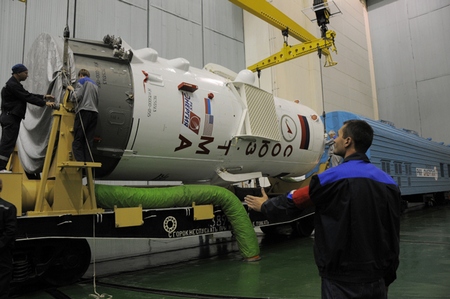 Головной блок ракеты-носителя Союз-ФГ с космическим кораблем Союз ТМА-М. Фото РКК Энергия им. С.П. Королева