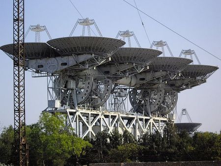 Приемная антенна АДУ-1000. Фото Rumlin, Википедия