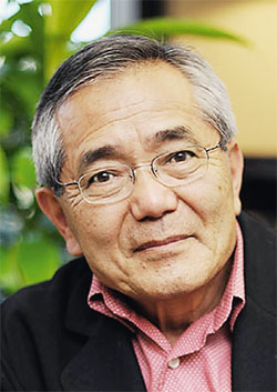 Ей-ичи Негиши (Ei-ichi Negishi) родился в 1935 году в Чанчуне (Китай), учёную степень получил в Пенсильванском университете. В настоящее время — почётный профессор университета Пердью (США). Гражданин Японии.