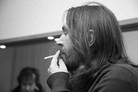 Сергей Шнуров курит. фото Наташи Четвериковой