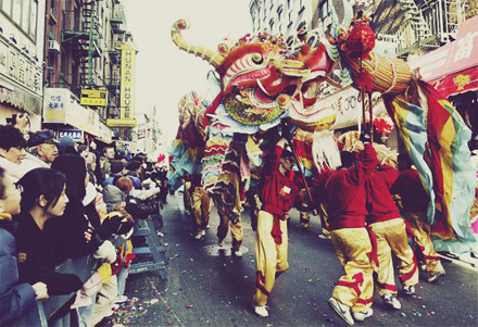 Китайский традиционный праздник Луны в Чайнатауне, Нью-Йорк.