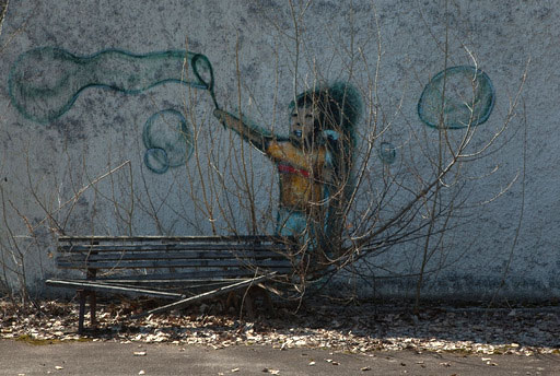Рисунок на стене одного из домов в Припяти. Фото: Михаил Фомичев/РИА Новости