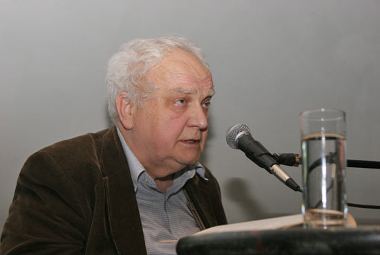        Bilingua.   