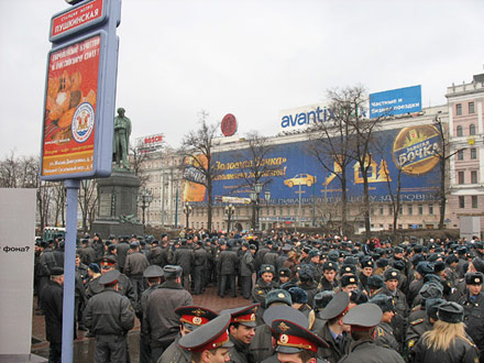 Пушкинскую площадь по состоянию на полдень субботы, 14 апреля 2007