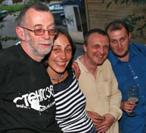 Роман Лейбов поет в Bilingua (Cовместно с Анастасией Бонч-Осмоловской и Львом Рубинштейном. За роялем Илья Овчинников). Фото Натальи Четвериковой