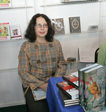 Ольга Славникова. Московская Международная Книжная Ярмарка — 2007. Фото Натальи Четвериковой