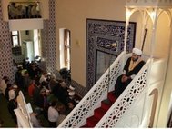 Служба в мечети