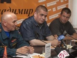 Сергей Павлов, Алексей Ярошенко и Григорий Куксин на пресс-конференции. 1 июля 2011 г.