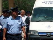 Полиция Кипра применила слезоточивый газ против демонстрантов.