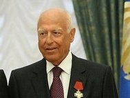 Виктор Черномырдин во времянаграждения орденом «За заслуги перед Отечеством» IV степени 6 мая 2010 года